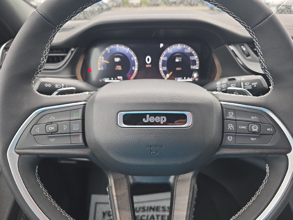 2027 Jeep Grand Cherokee Laredo Altitude
