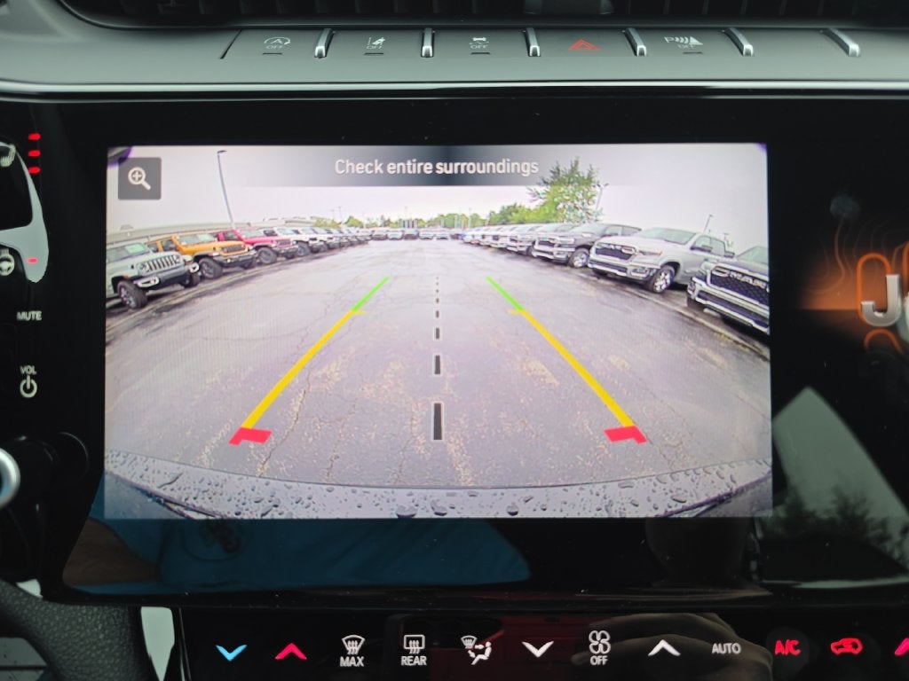 2027 Jeep Grand Cherokee Laredo Altitude