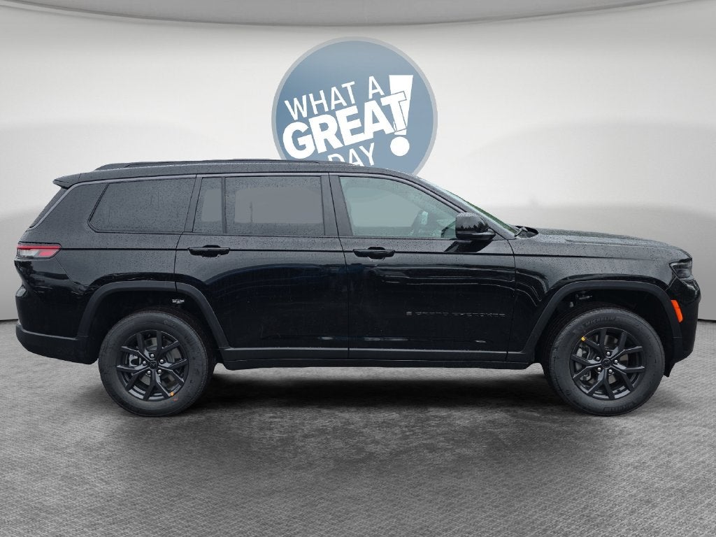 2027 Jeep Grand Cherokee Laredo Altitude