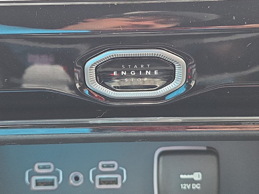 2027 Jeep Grand Cherokee Laredo Altitude