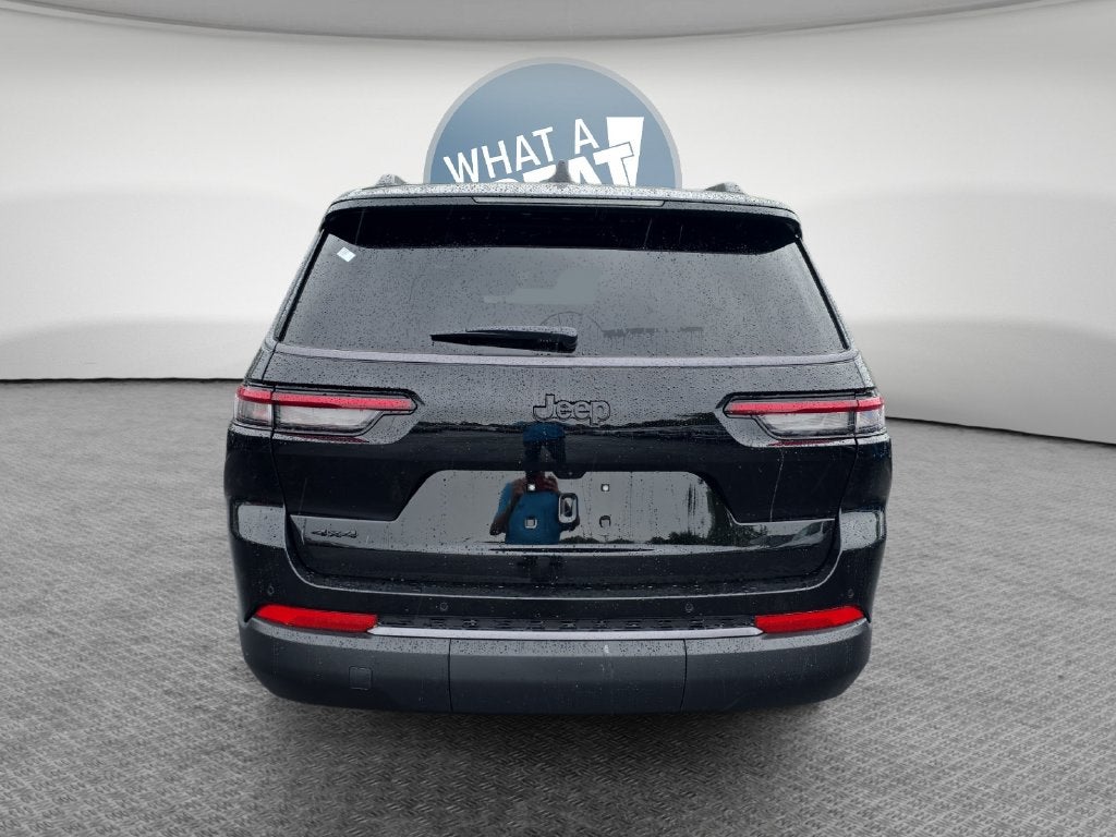 2027 Jeep Grand Cherokee Laredo Altitude
