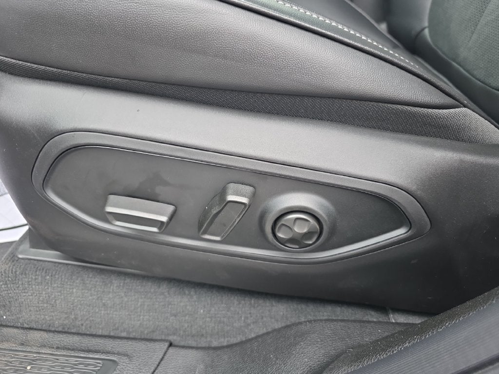 2027 Jeep Grand Cherokee Laredo Altitude