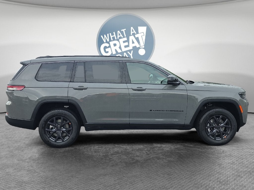 2027 Jeep Grand Cherokee Laredo Altitude