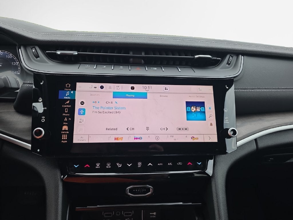 2027 Jeep Grand Cherokee Laredo Altitude