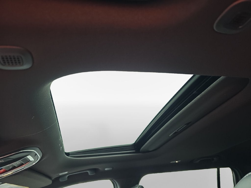 2027 Jeep Grand Cherokee Laredo Altitude