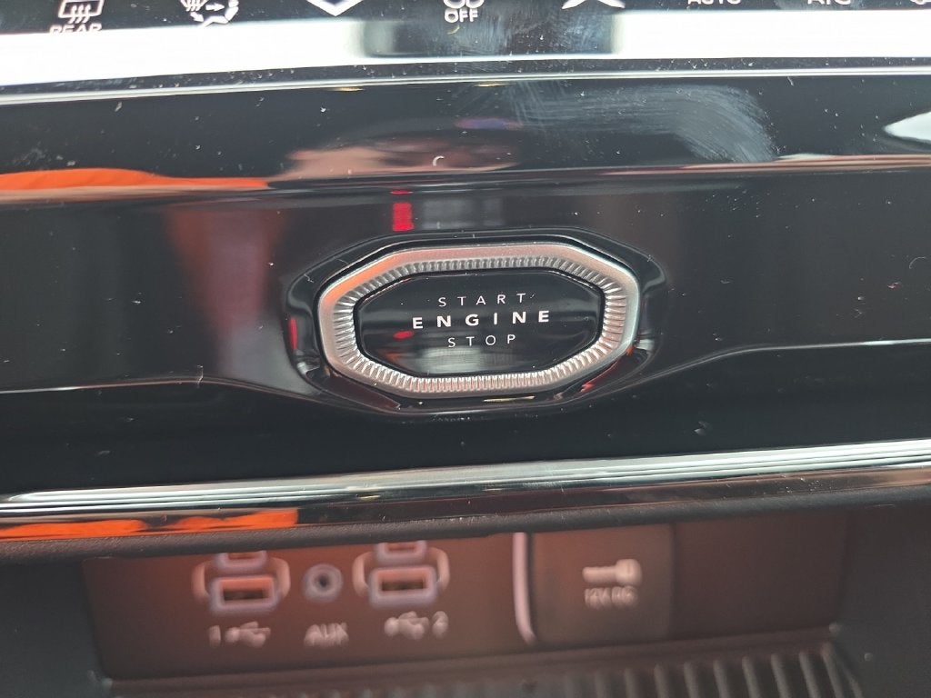 2027 Jeep Grand Cherokee Laredo Altitude