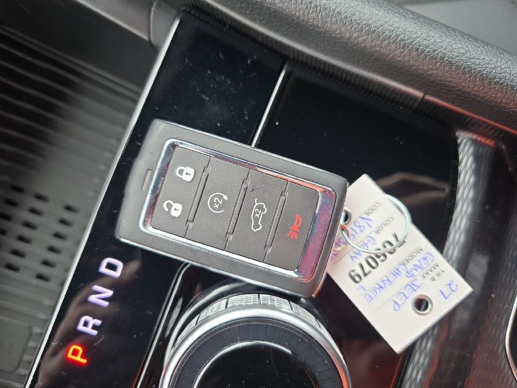 2027 Jeep Grand Cherokee Laredo Altitude