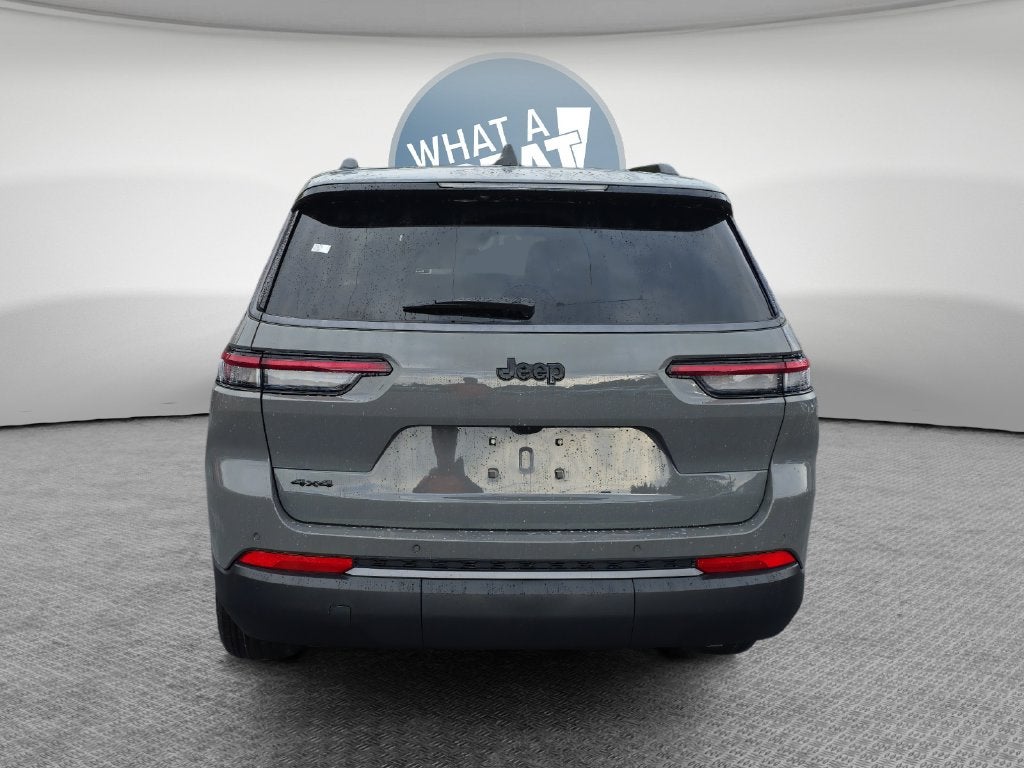 2027 Jeep Grand Cherokee Laredo Altitude