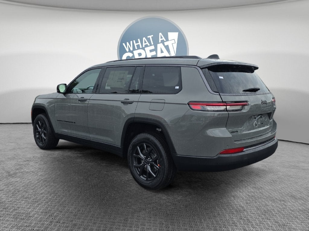 2027 Jeep Grand Cherokee Laredo Altitude