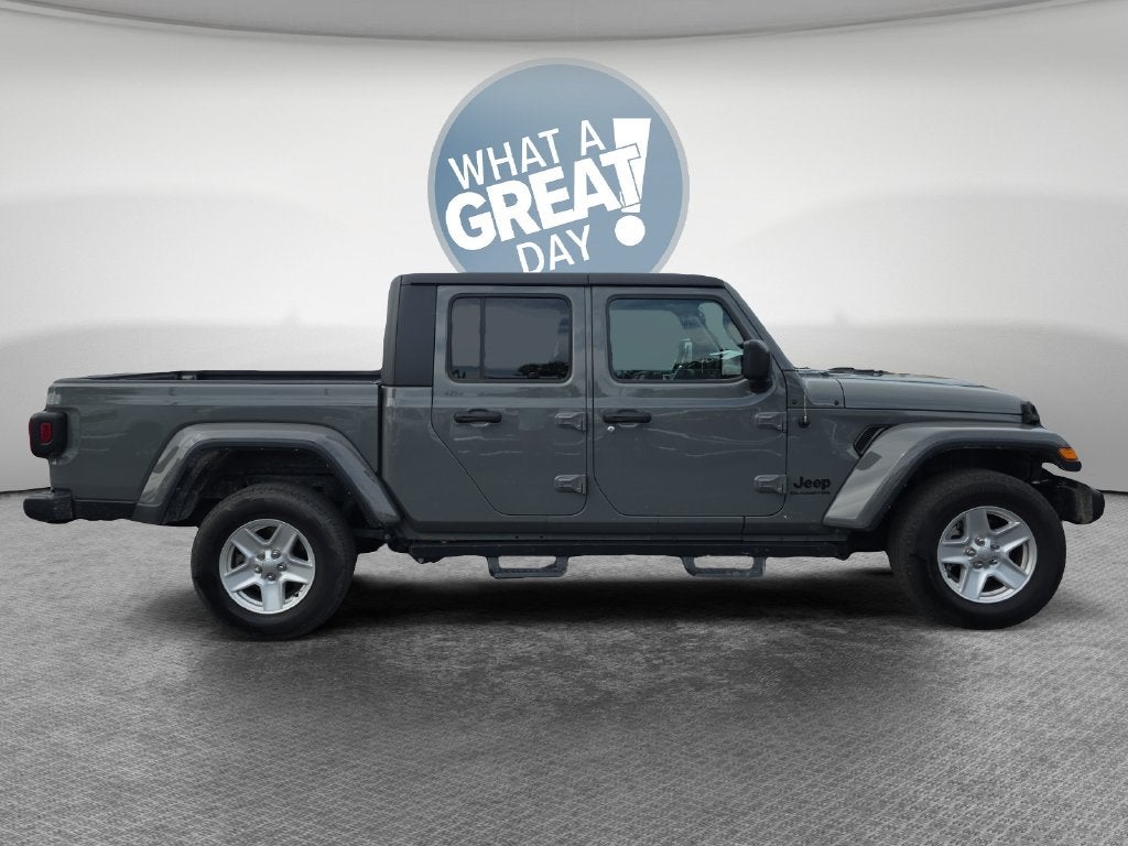 2022 Jeep Gladiator Sport