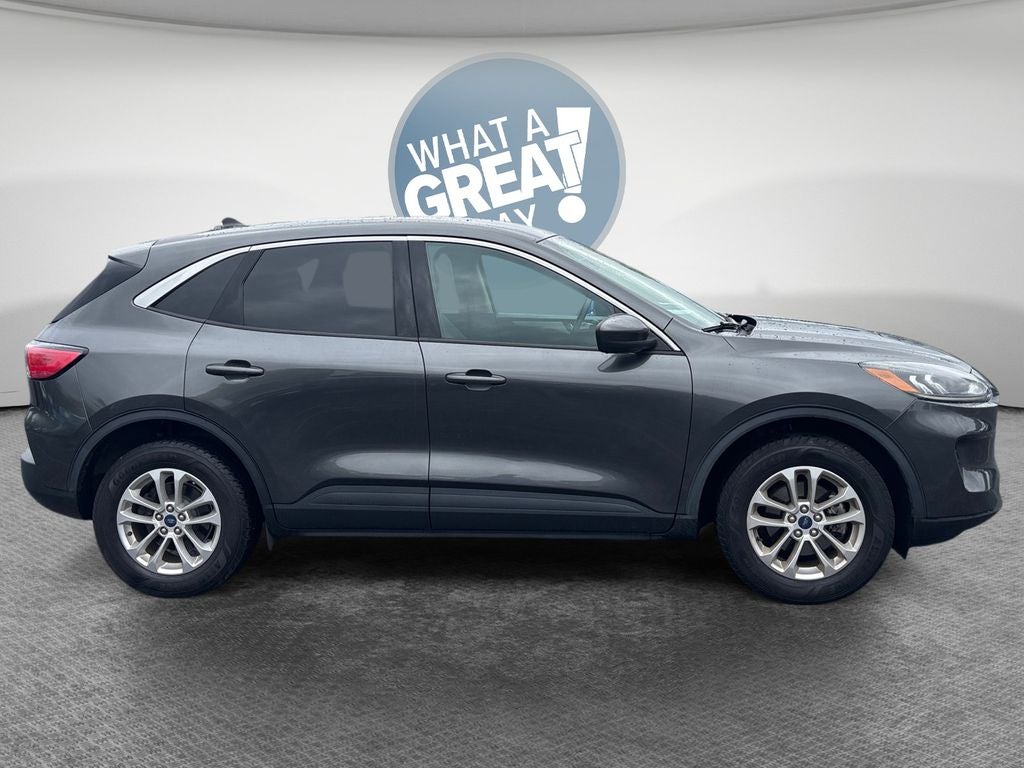 Used 2020 Ford Escape SE with VIN 1FMCU9G67LUC66866 for sale in Austintown, OH