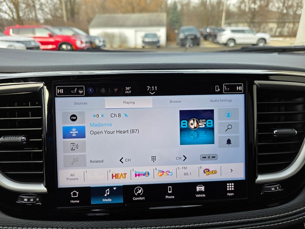 2026 Chrysler Pacifica Select