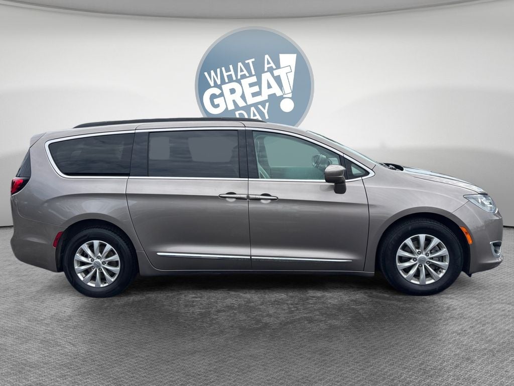 Used 2017 Chrysler Pacifica Touring-L with VIN 2C4RC1BGXHR613405 for sale in Austintown, OH