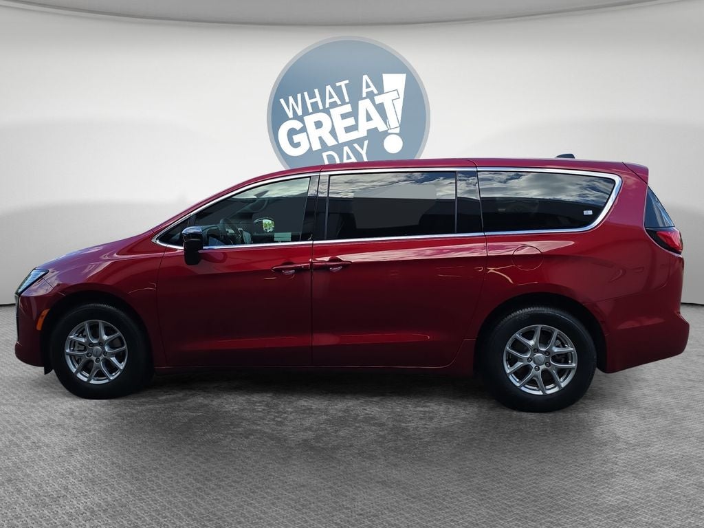 2027 Chrysler Pacifica Select