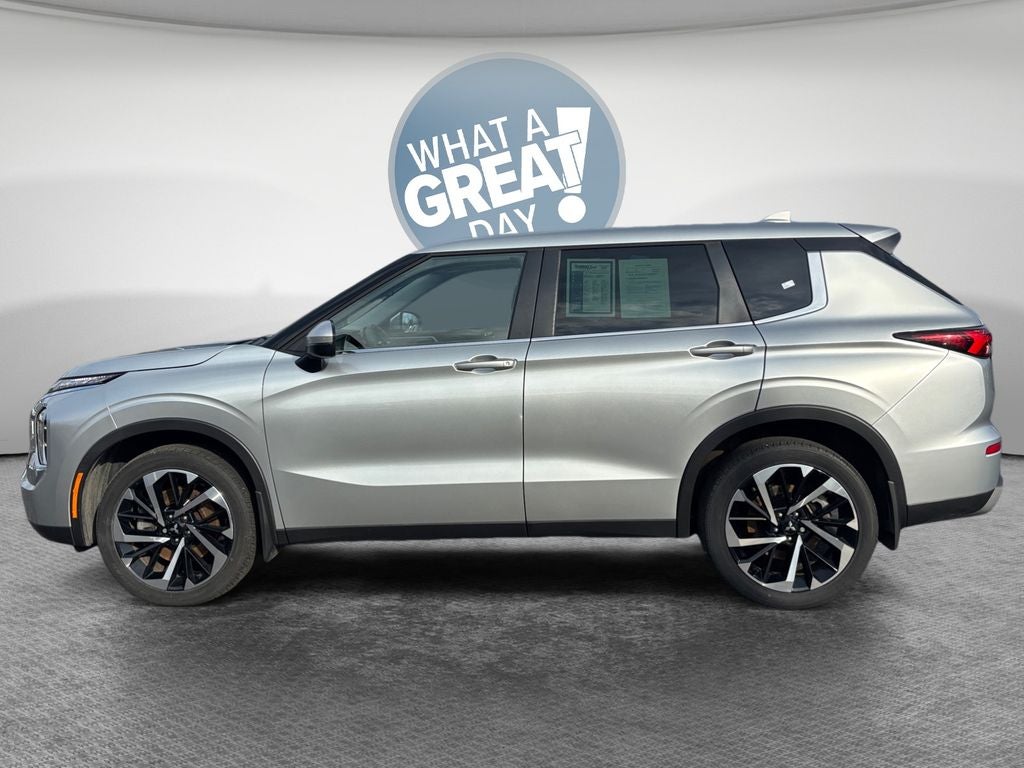 2022 Mitsubishi Outlander ES